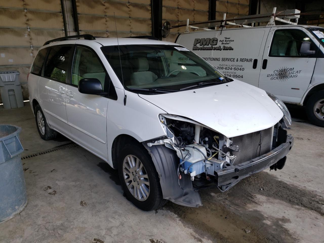 TOYOTA SIENNA LE 2010 with VIN 5TDJK4CC4AS029639 - Photo from auction