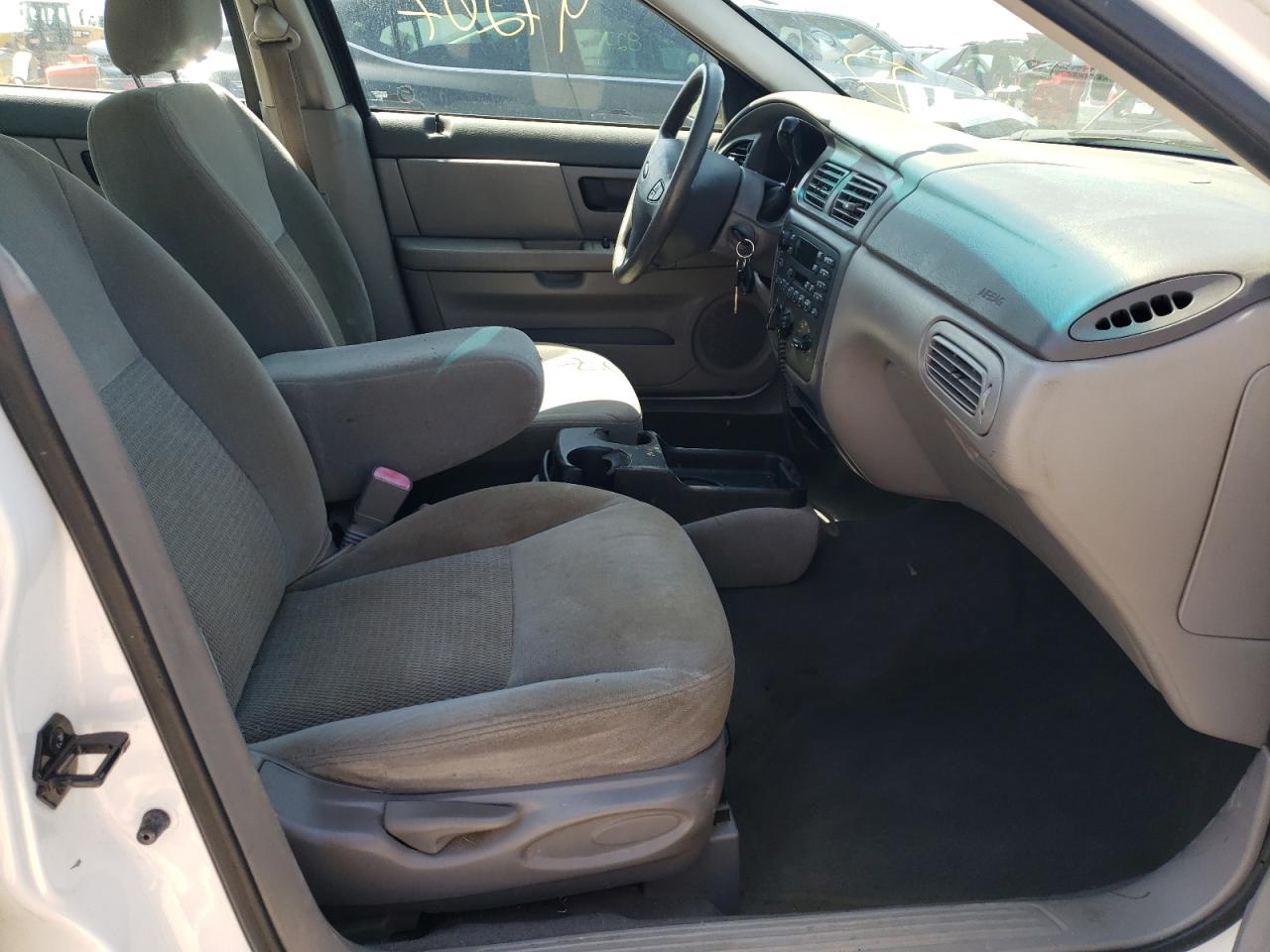 Photo 5 from auction – 2003 FORD TAURUS SE with VIN 1FAFP53U23A210072