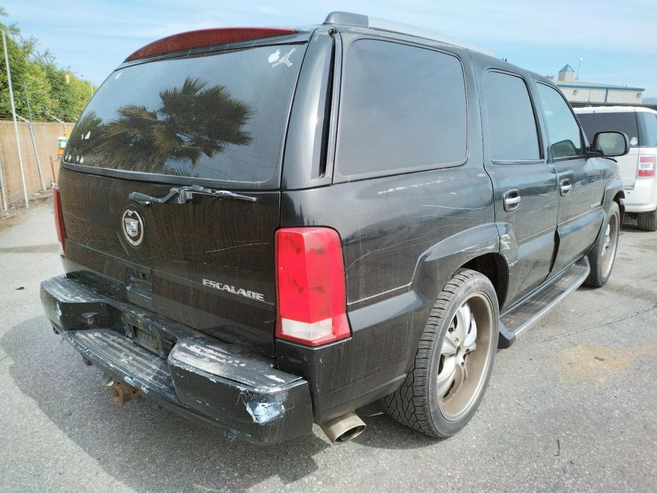 Photo 4 from auction – 2002 CADILLAC ESCALADE L with VIN 1GYEC63T42R111830