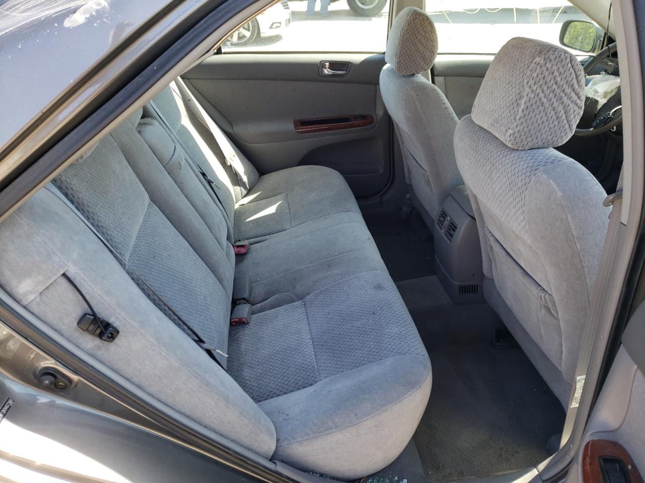 Photo 6 from auction – 2004 TOYOTA CAMRY LE with VIN 4T1BF32K94U573464