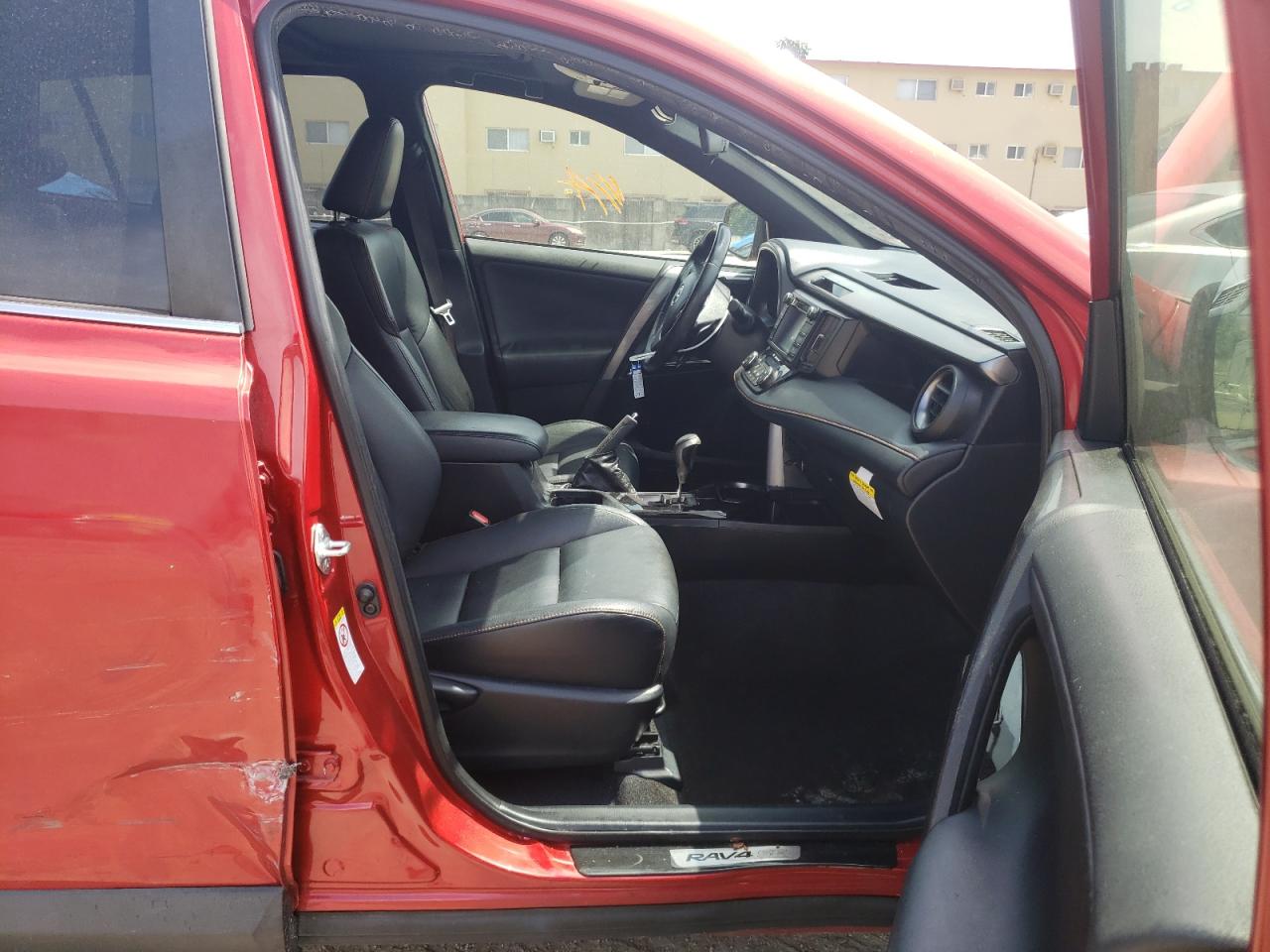 Photo 5 from auction – 2016 TOYOTA RAV4 SE with VIN JTMNFREV8GJ097370