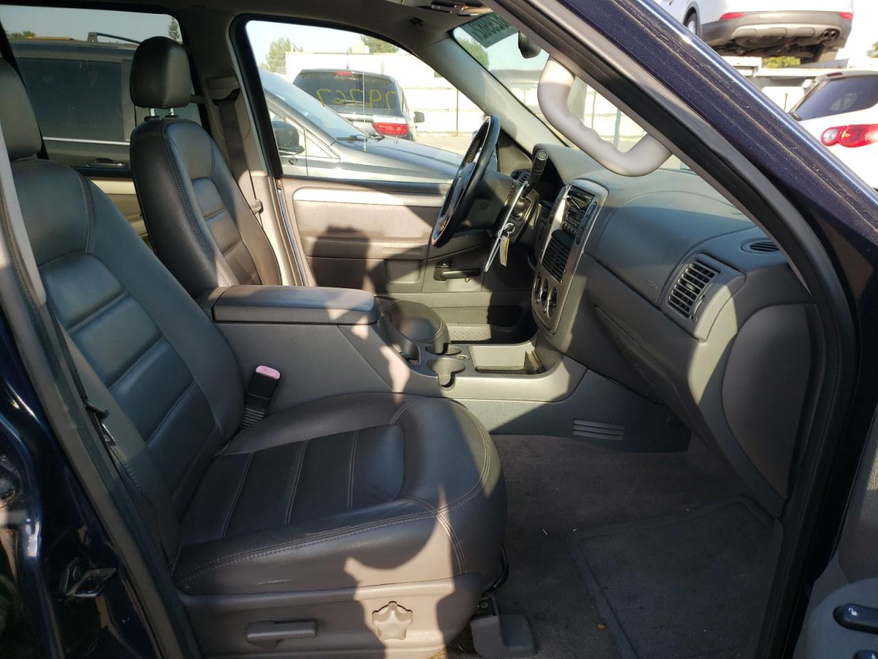 Photo 5 from auction – 2003 FORD EXPLORER X with VIN 1FMDU73W73ZB46227