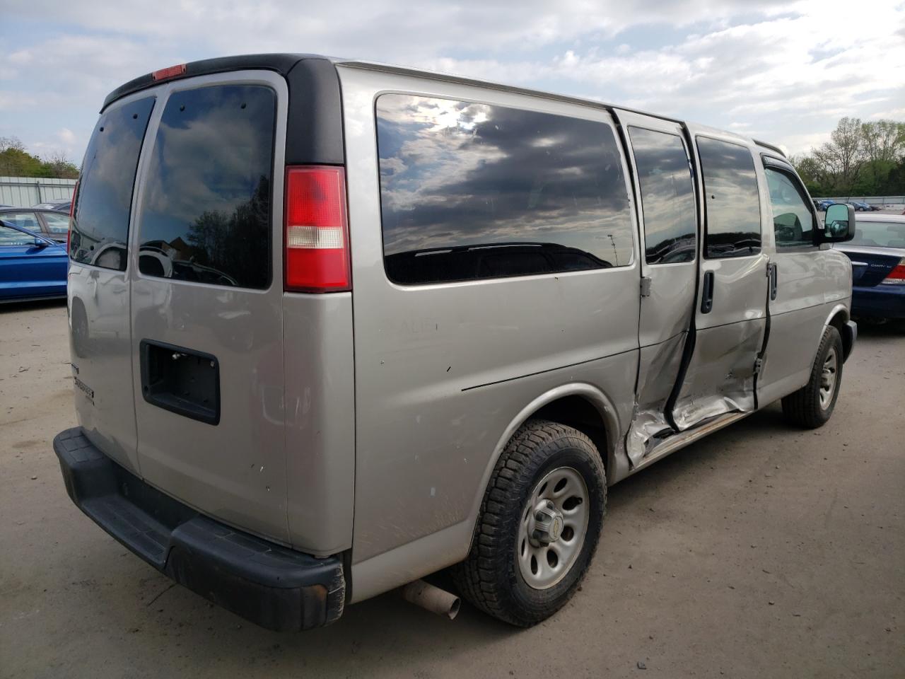 Photo 4 from auction – 2009 CHEVROLET EXPRESS G1 with VIN 1GNFG154891163176