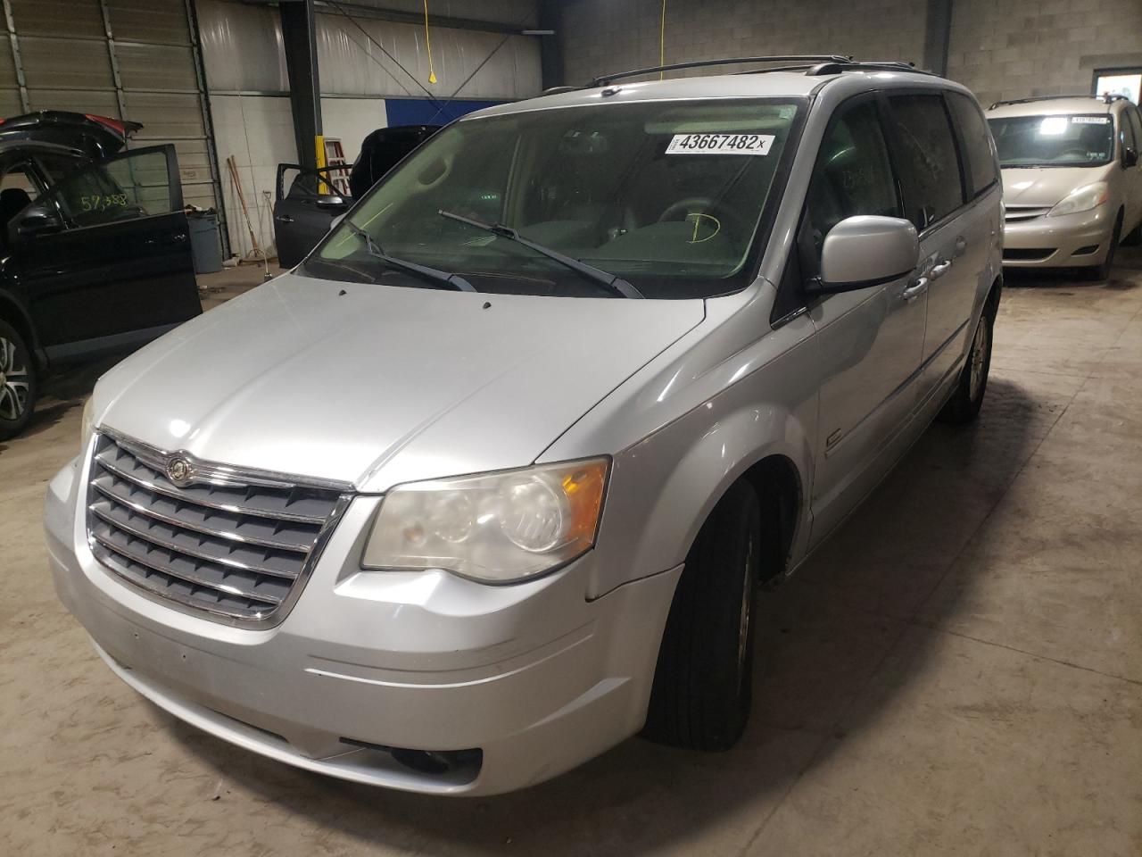Photo 2 from auction – 2008 CHRYSLER TOWN & COU with VIN 2A8HR54PX8R767085