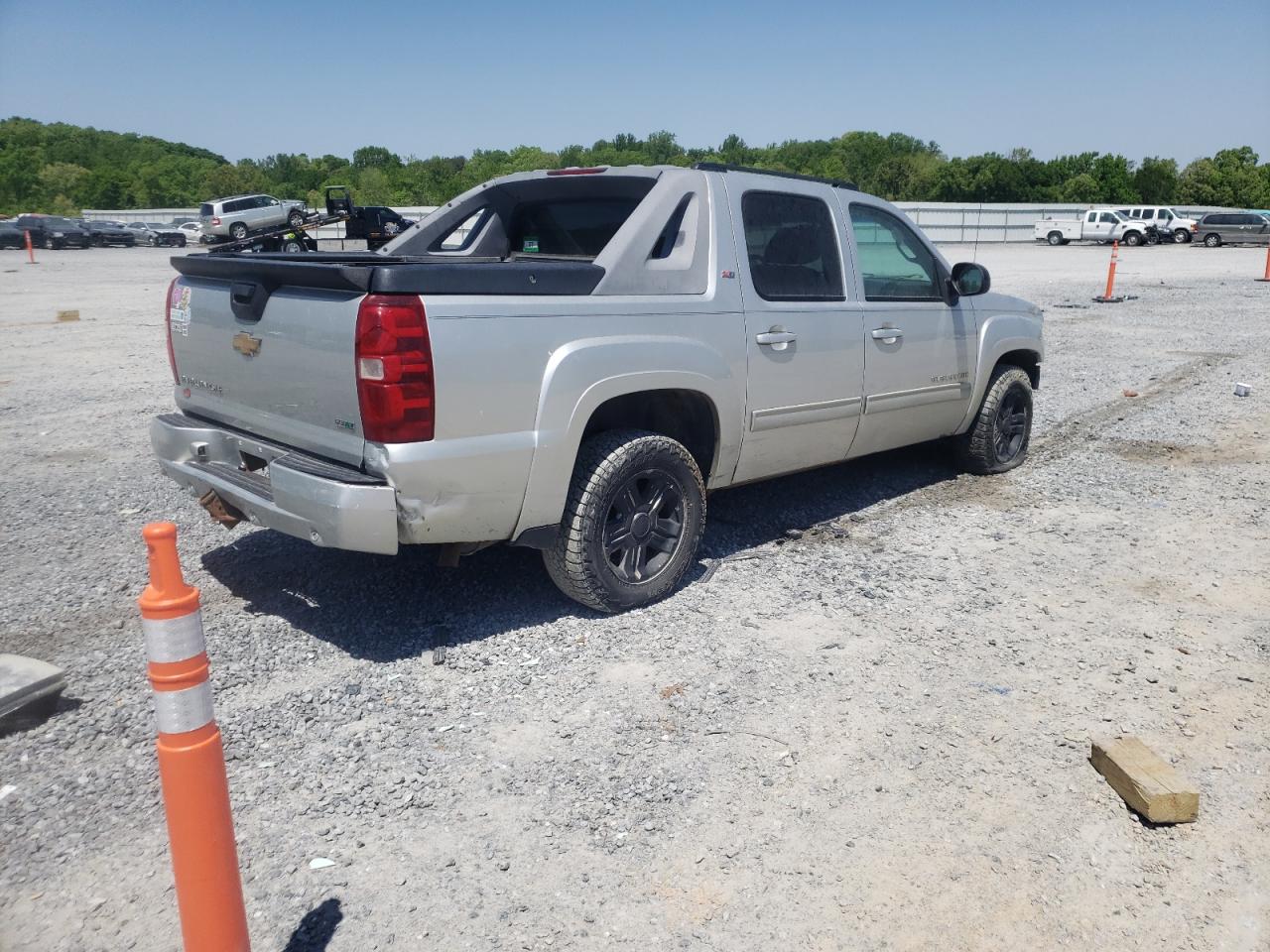 Photo 4 from auction – 2010 CHEVROLET AVALANCHE with VIN 3GNVKFE09AG194849