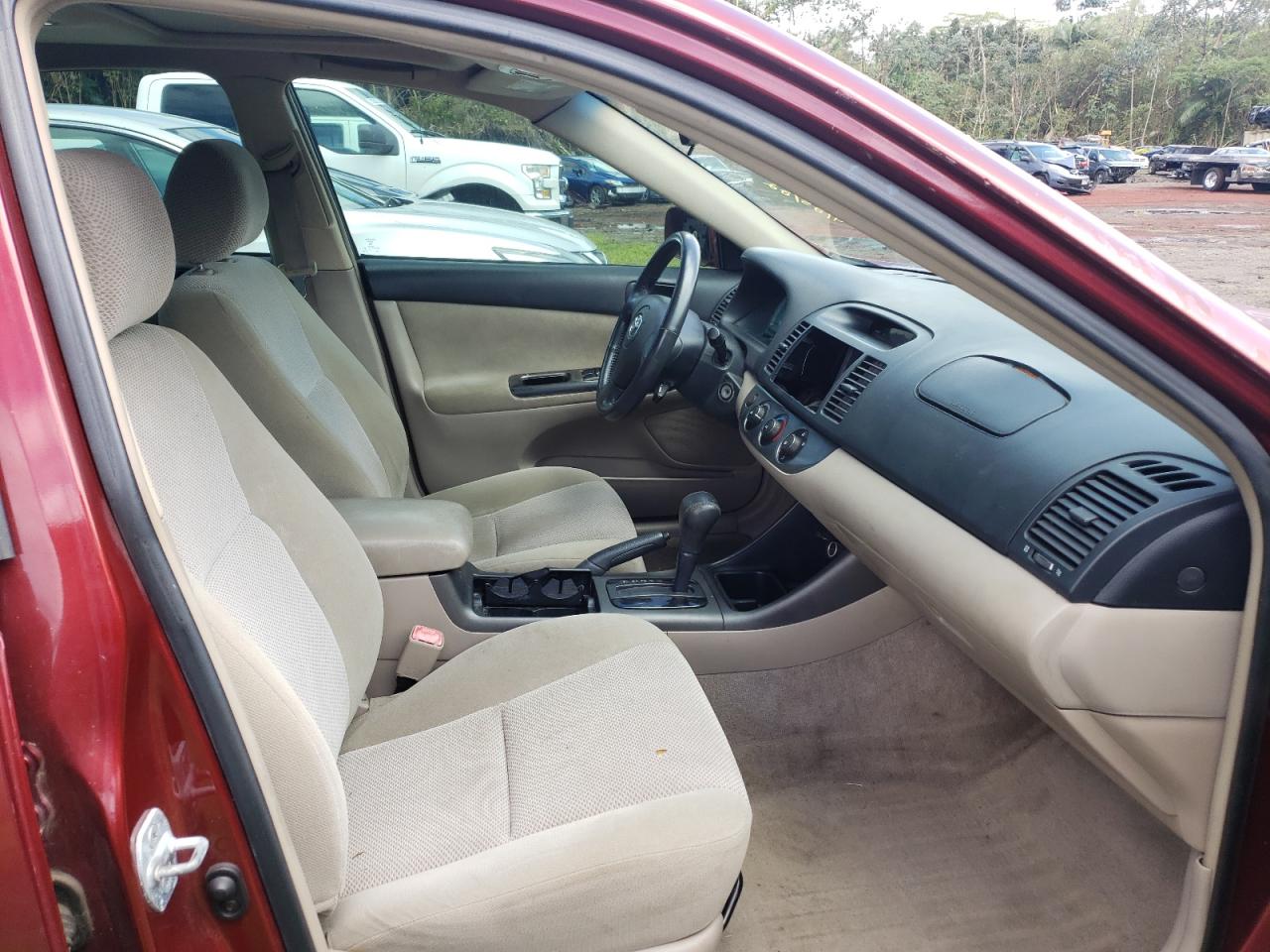 Photo 5 from auction – 2004 TOYOTA CAMRY LE with VIN 4T1BE32K64U274923