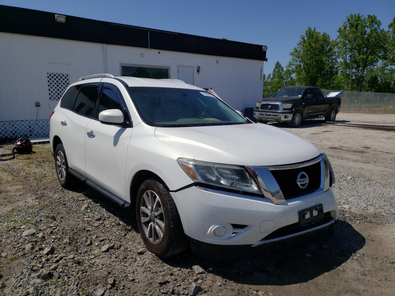 NISSAN PATHFINDER 2013 with VIN 5N1AR2MN2DC637032 - Photo from auction