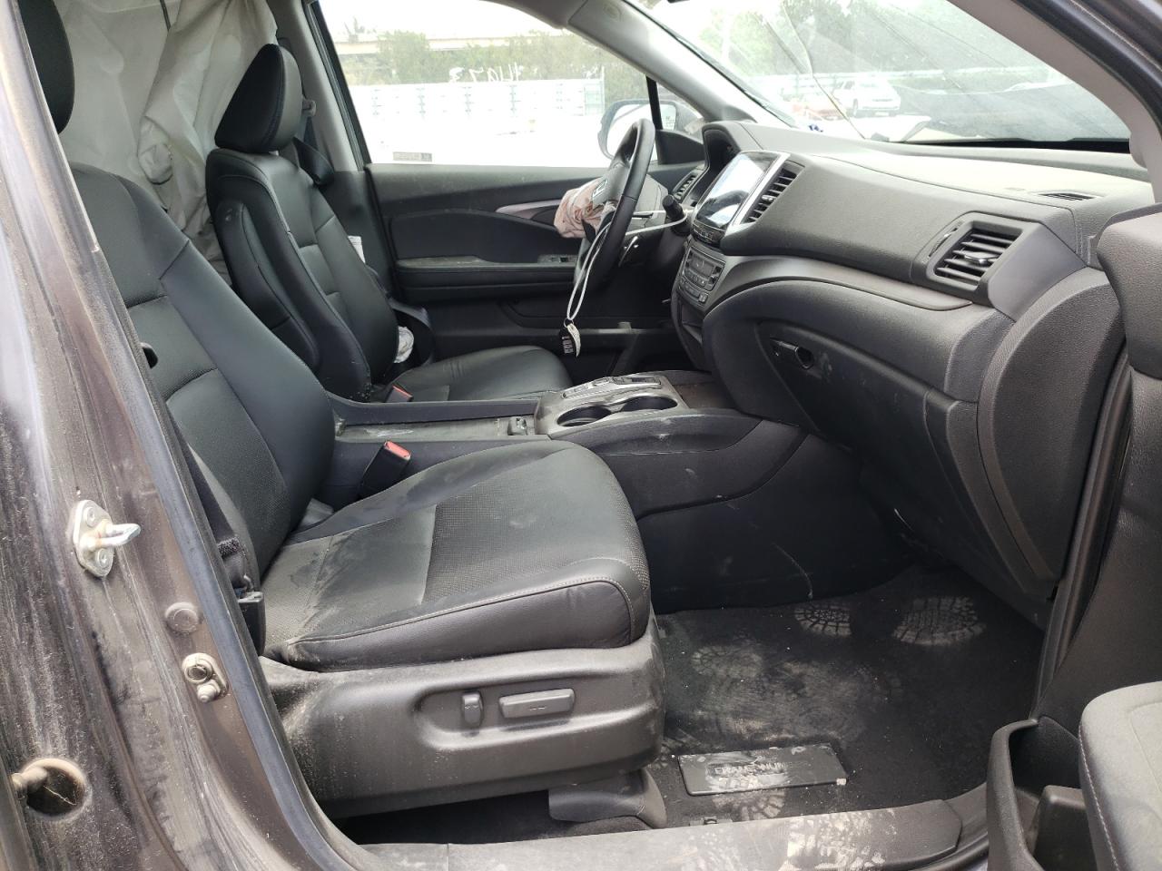 Photo 5 from auction – 2020 HONDA RIDGELINE with VIN 5FPYK3F50LB028847