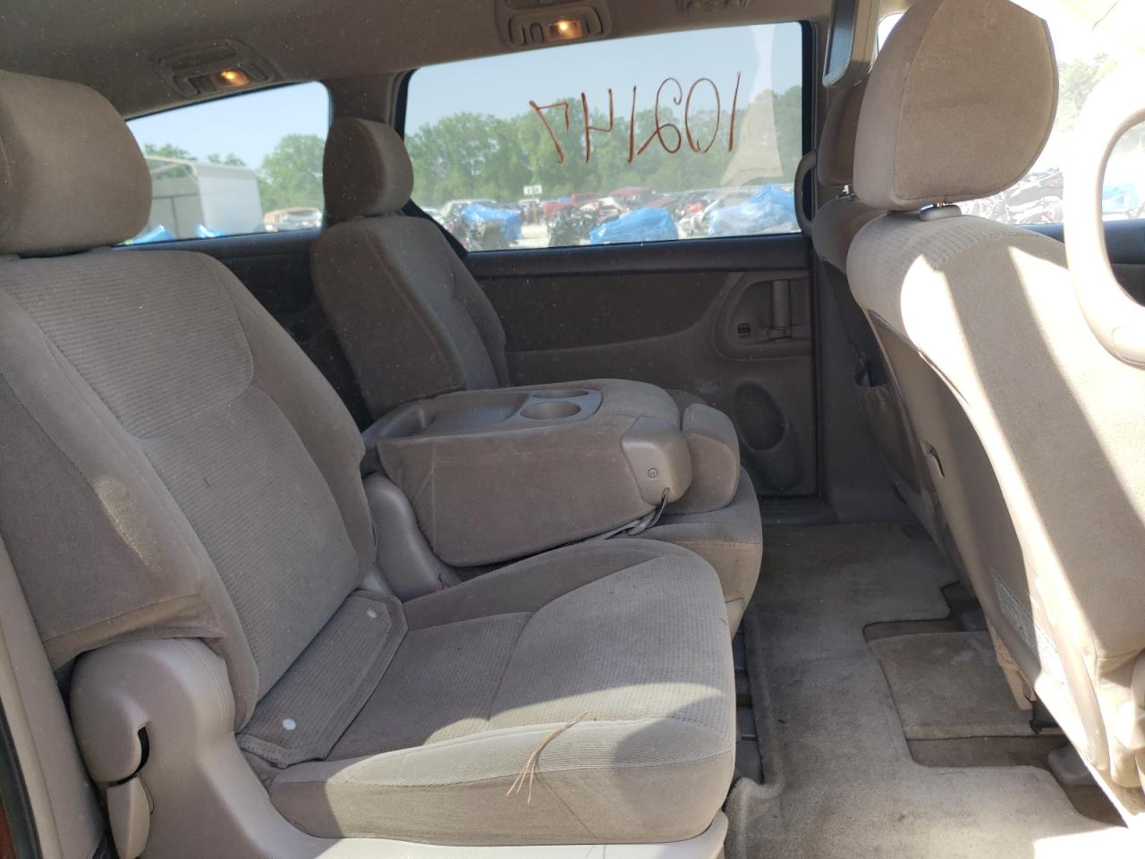 Photo 6 from auction – 2005 TOYOTA SIENNA CE with VIN 5TDZA23C95S307869