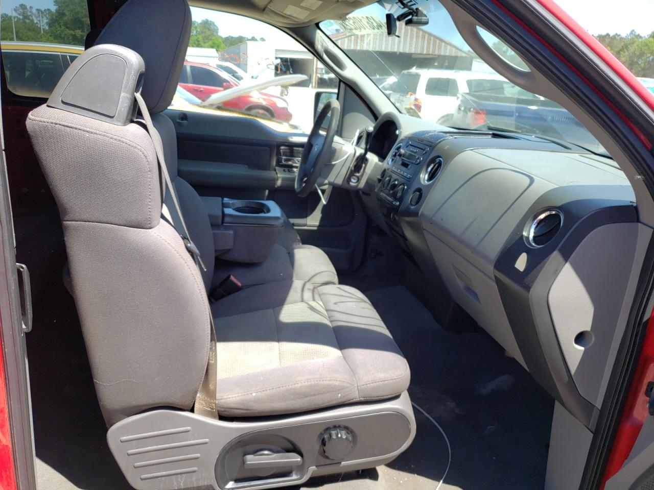 Photo 5 from auction – 2004 FORD F150 with VIN 1FTRX12W94NA79929