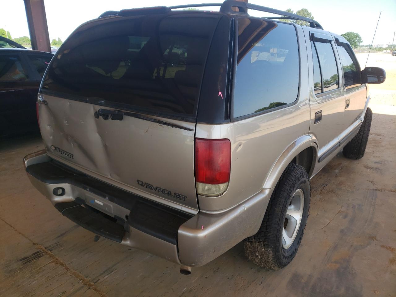 Photo 4 from auction – 2002 CHEVROLET BLAZER with VIN 1GNDT13W32K197520