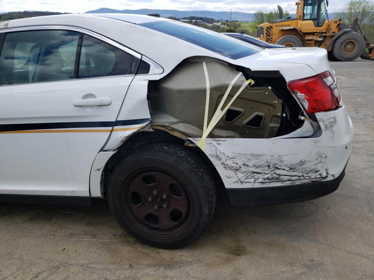 Photo 9 from auction – 2014 FORD TAURUS POL with VIN 1FAHP2MKXEG125985