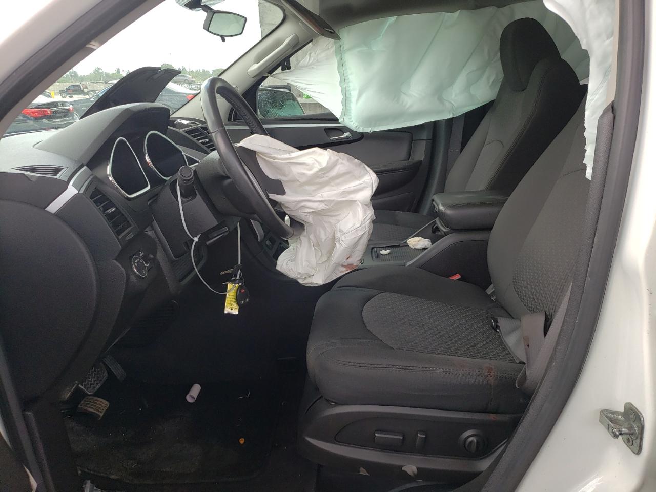 Photo 5 from auction – 2012 CHEVROLET TRAVERSE L with VIN 1GNKRGED5CJ136357
