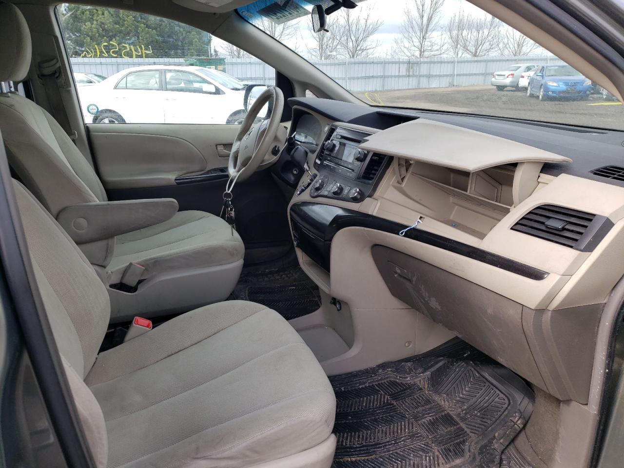 Photo 5 from auction – 2011 TOYOTA SIENNA with VIN 5TDZK3DC7BS079772