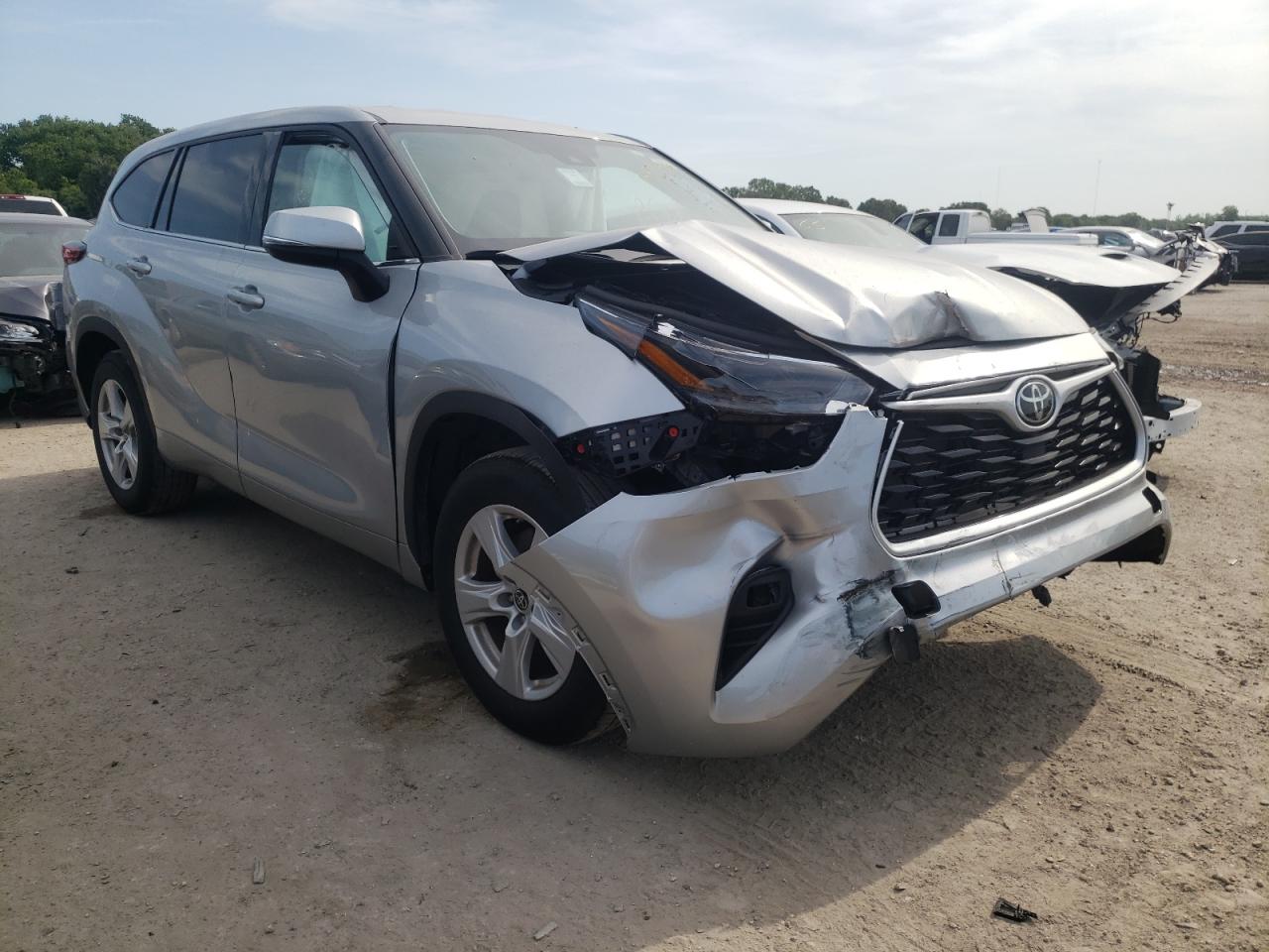 TOYOTA HIGHLANDER 2021 مع رقم تعريف المركبة 5TDZZRAH0MS529800 - صورة من المزاد
