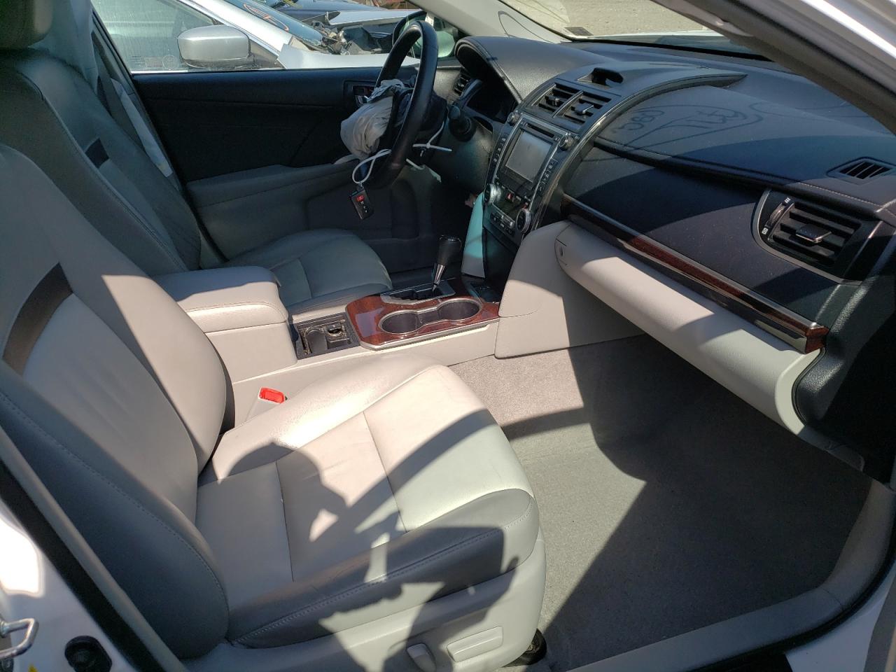 Photo 5 from auction – 2014 TOYOTA CAMRY L with VIN 4T4BF1FK3ER394679