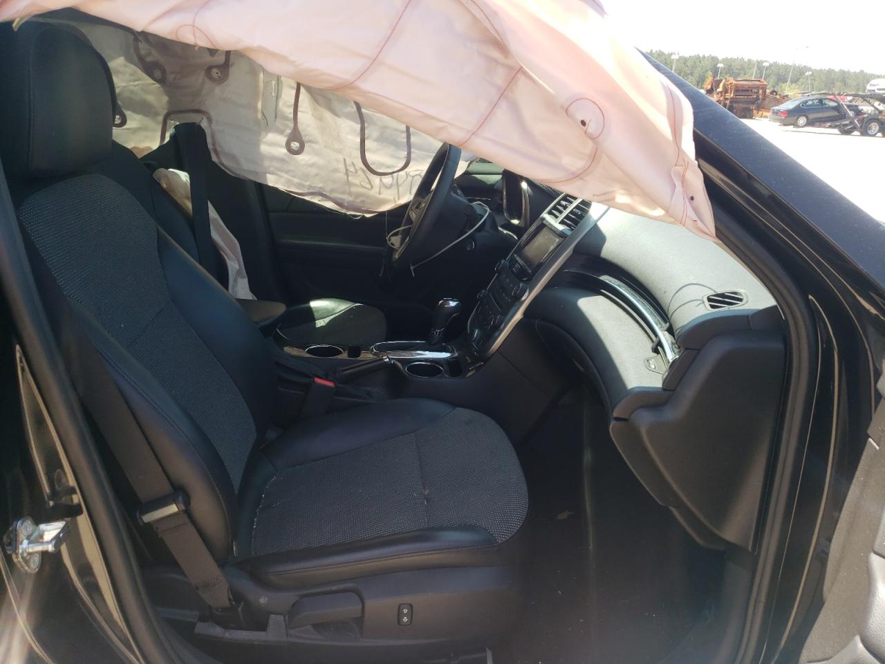 Photo 5 from auction – 2015 CHEVROLET MALIBU 1LT with VIN 1G11C5SL5FF319327