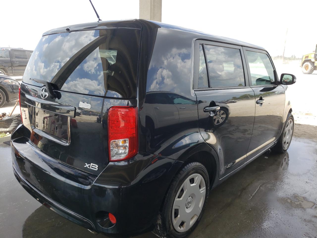 Photo 4 from auction – 2014 TOYOTA SCION XB with VIN JTLZE4FE2EJ051654