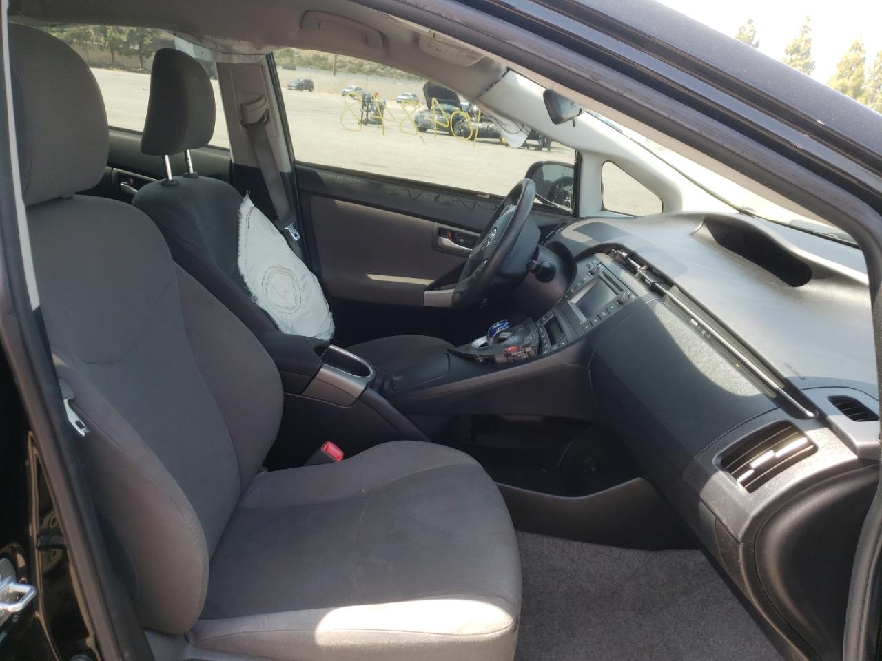 Photo 5 from auction – 2013 TOYOTA PRIUS with VIN JTDKN3DU7D5690055