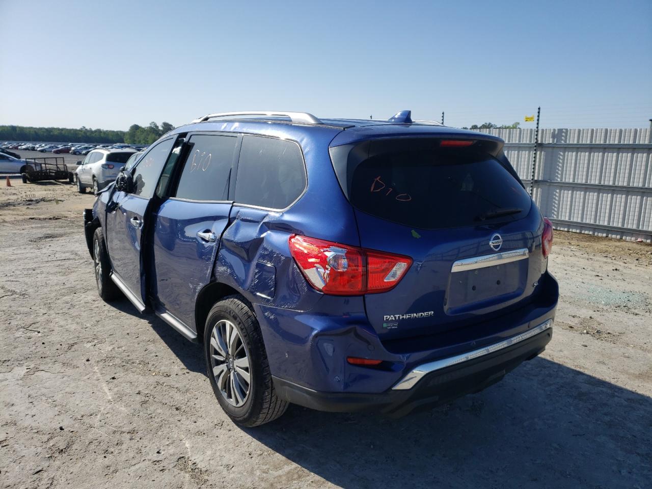 Photo 3 from auction – 2019 NISSAN PATHFINDER with VIN 5N1DR2MNXKC643056