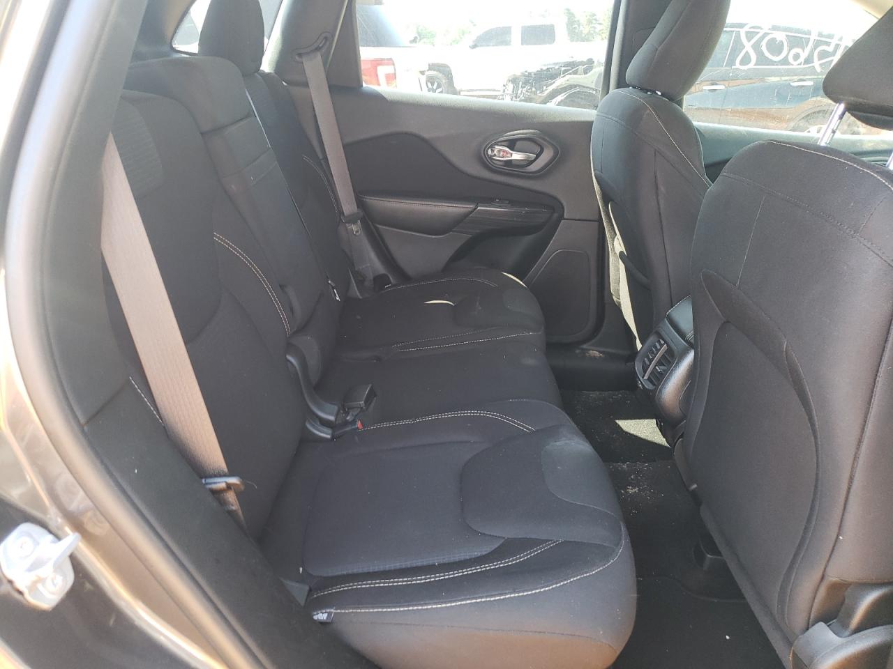 Photo 6 from auction – 2017 JEEP CHEROKEE L with VIN 1C4PJLCB8HW523527