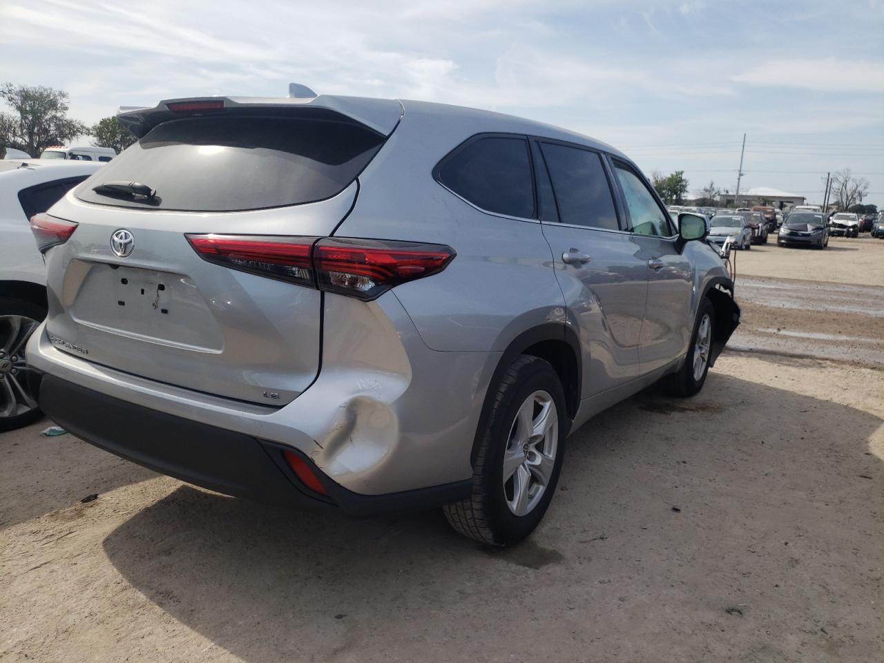 Photo 4 from auction – 2021 TOYOTA HIGHLANDER with VIN 5TDZZRAH0MS529800