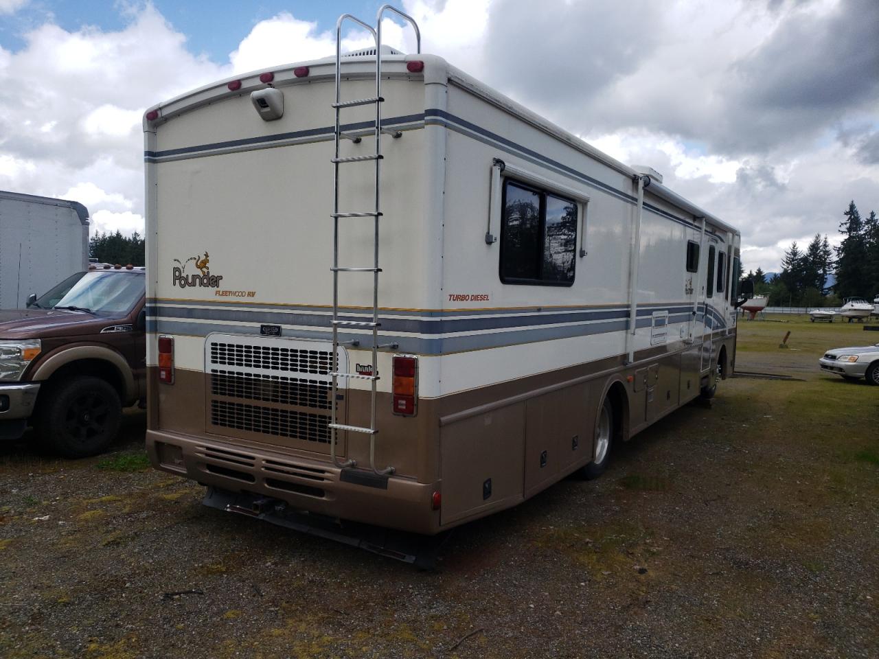 Photo 4 from auction – 2000 BNDR MOTORHOME with VIN 4UZ6XFBC7YCG22734