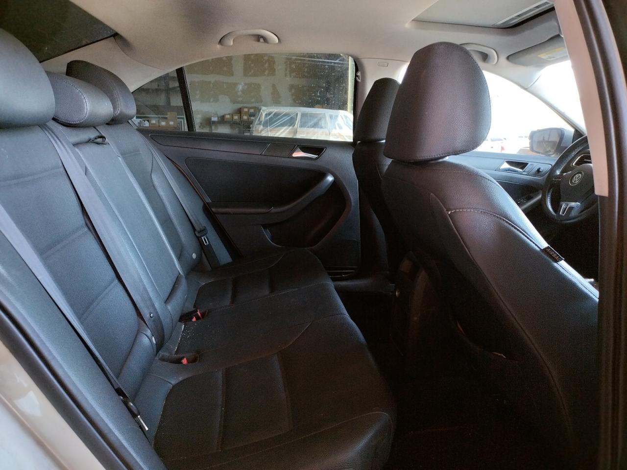 Photo 6 from auction – 2011 VOLKSWAGEN JETTA SE with VIN 3VWDZ7AJ0BM330127