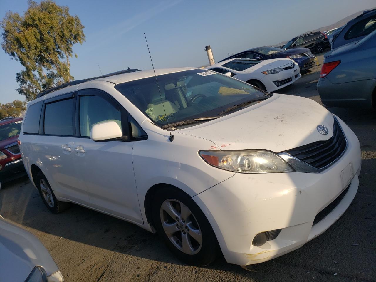 TOYOTA SIENNA LE 2013 with VIN 5TDKK3DC7DS330536 - Photo from auction
