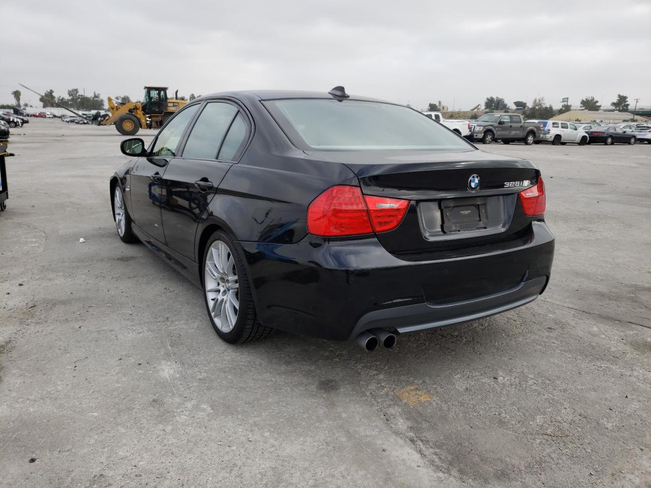 Photo 3 from auction – 2011 BMW 328 I SULE with VIN WBAPH5C58BA446984