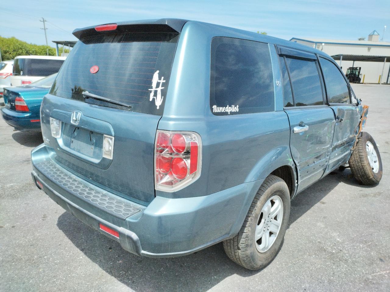Photo 4 from auction – 2006 HONDA PILOT LX with VIN 5FNYF28106B027090