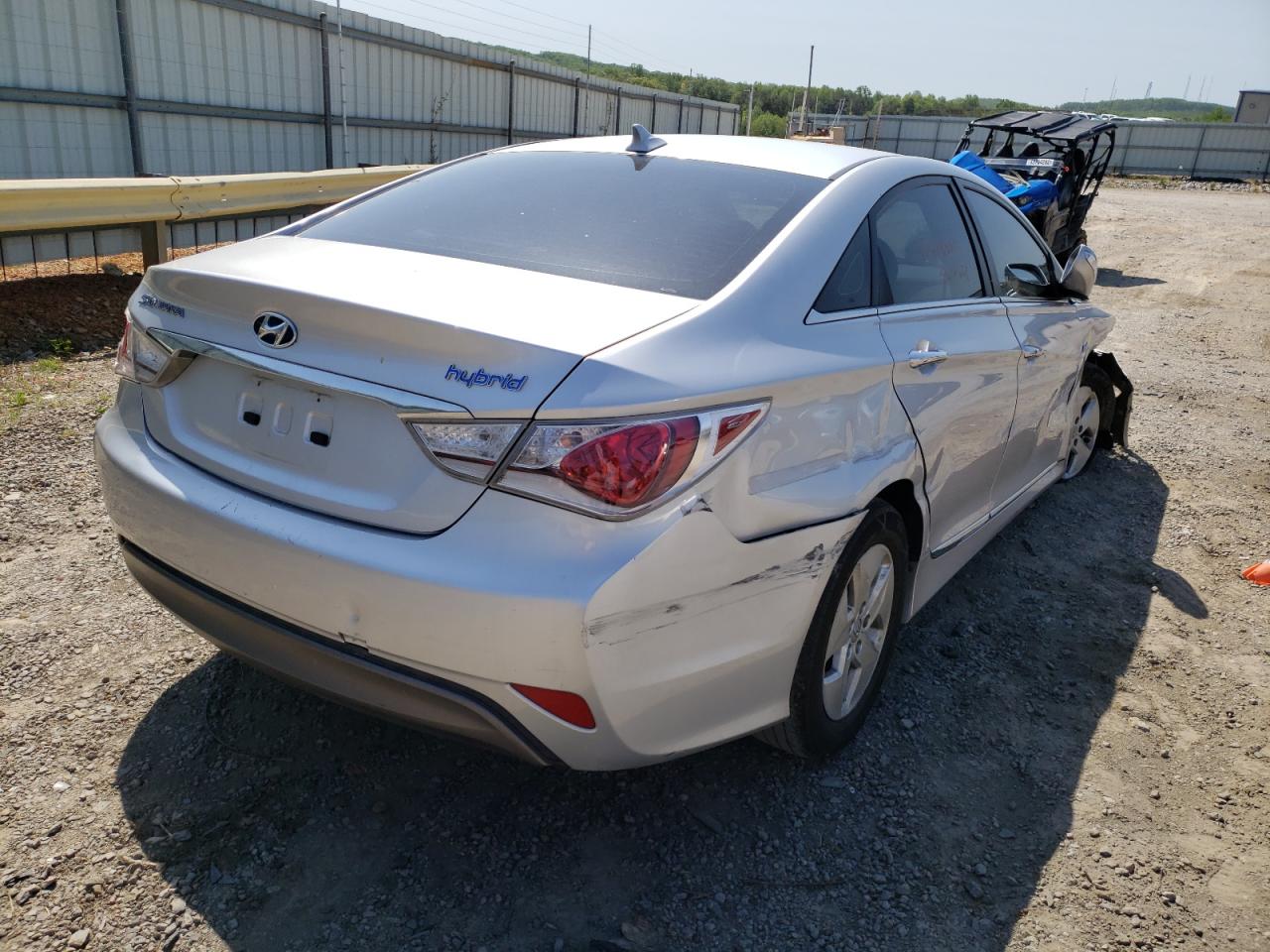 Photo 4 from auction – 2011 HYUNDAI SONATA HYB with VIN KMHEC4A47BA006201