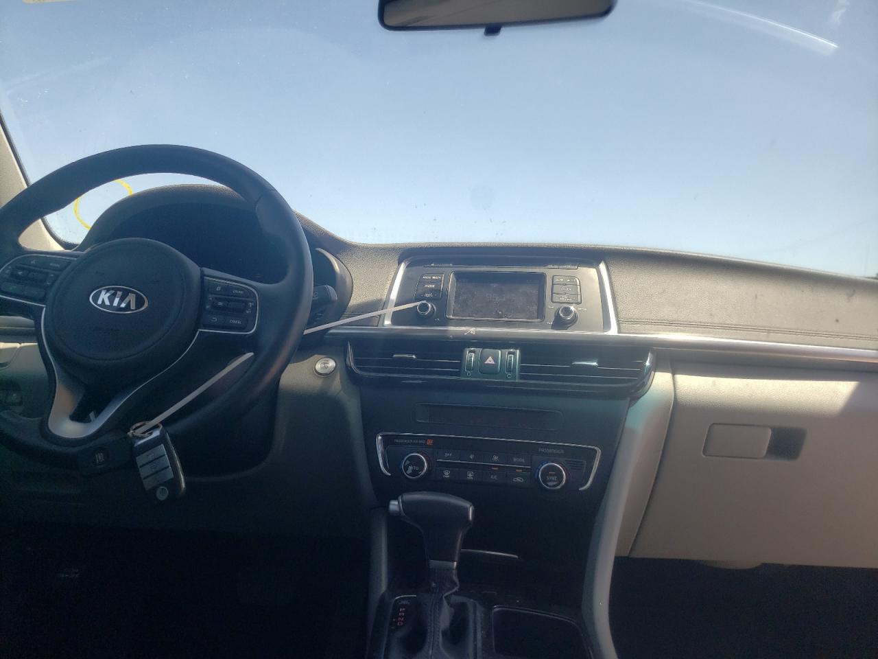 Photo 9 from auction – 2016 KIA OPTIMA EX with VIN 5XXGU4L36GG084110