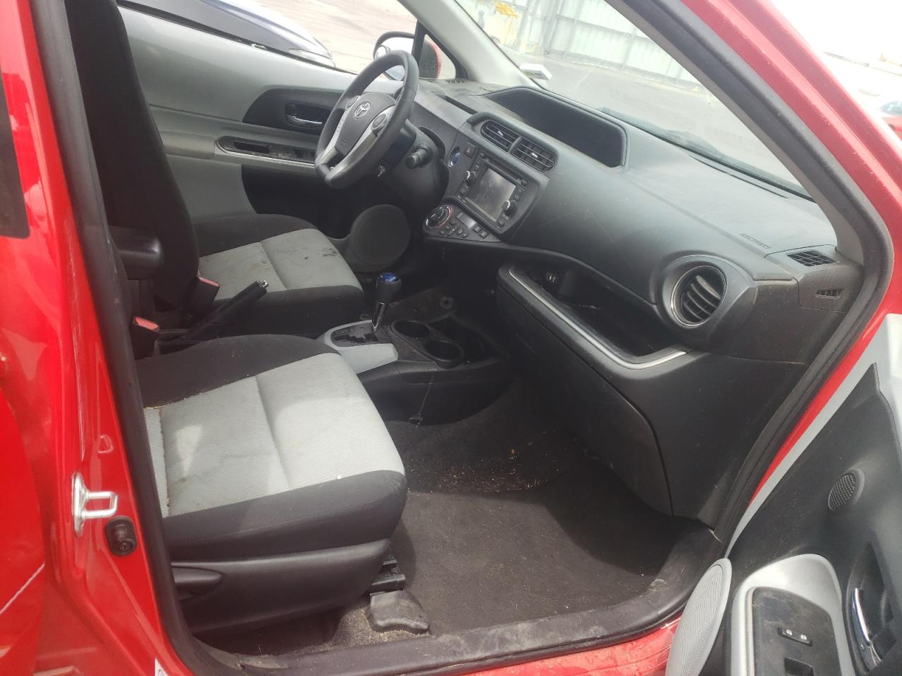 Photo 5 from auction – 2014 TOYOTA PRIUS C with VIN JTDKDTB33E1063150