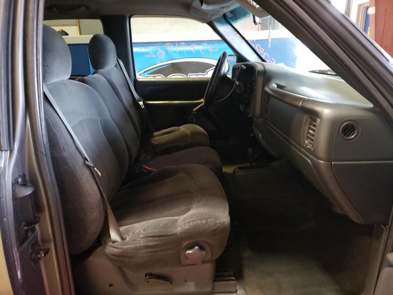 Photo 5 from auction – 2000 CHEVROLET SILVERADO with VIN 2GCEK19T2Y1185056