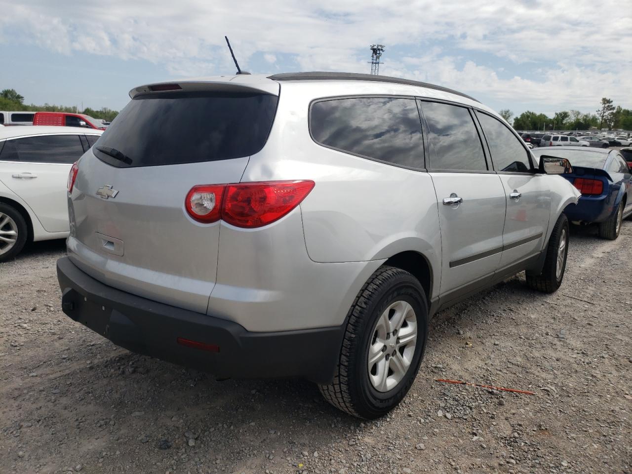 Photo 4 from auction – 2012 CHEVROLET TRAVERSE L with VIN 1GNKRFED8CJ388467