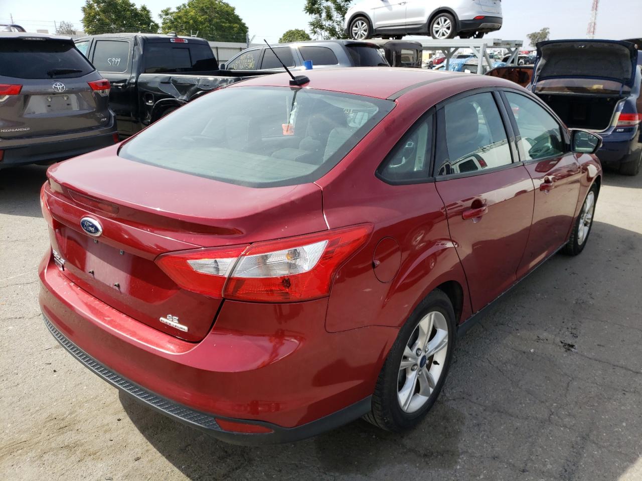 Photo 4 from auction – 2014 FORD FOCUS SE with VIN 1FADP3F23EL163518