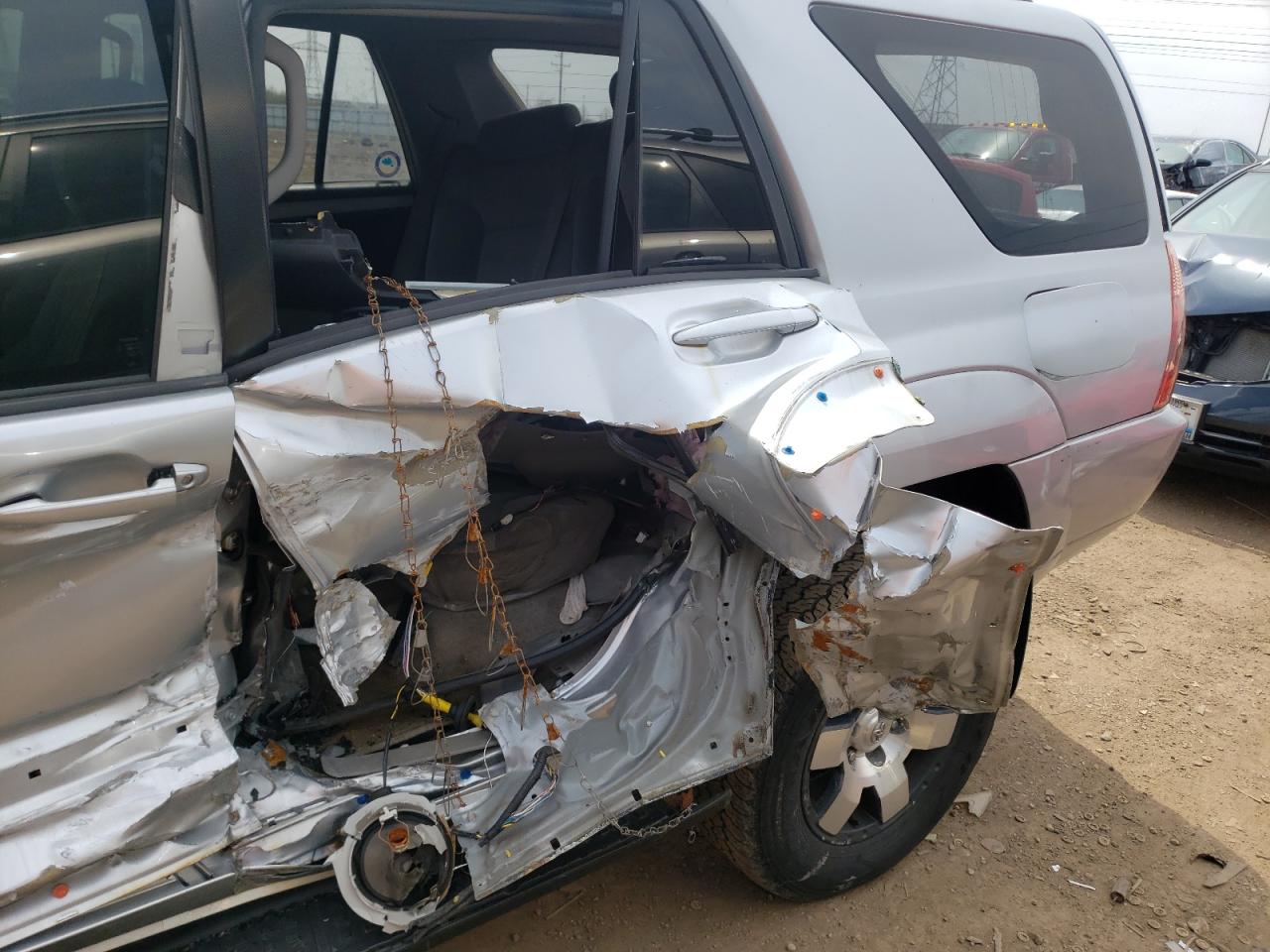 Photo 10 from auction – 2004 TOYOTA 4RUNNER SR with VIN JTEBU14R948013702