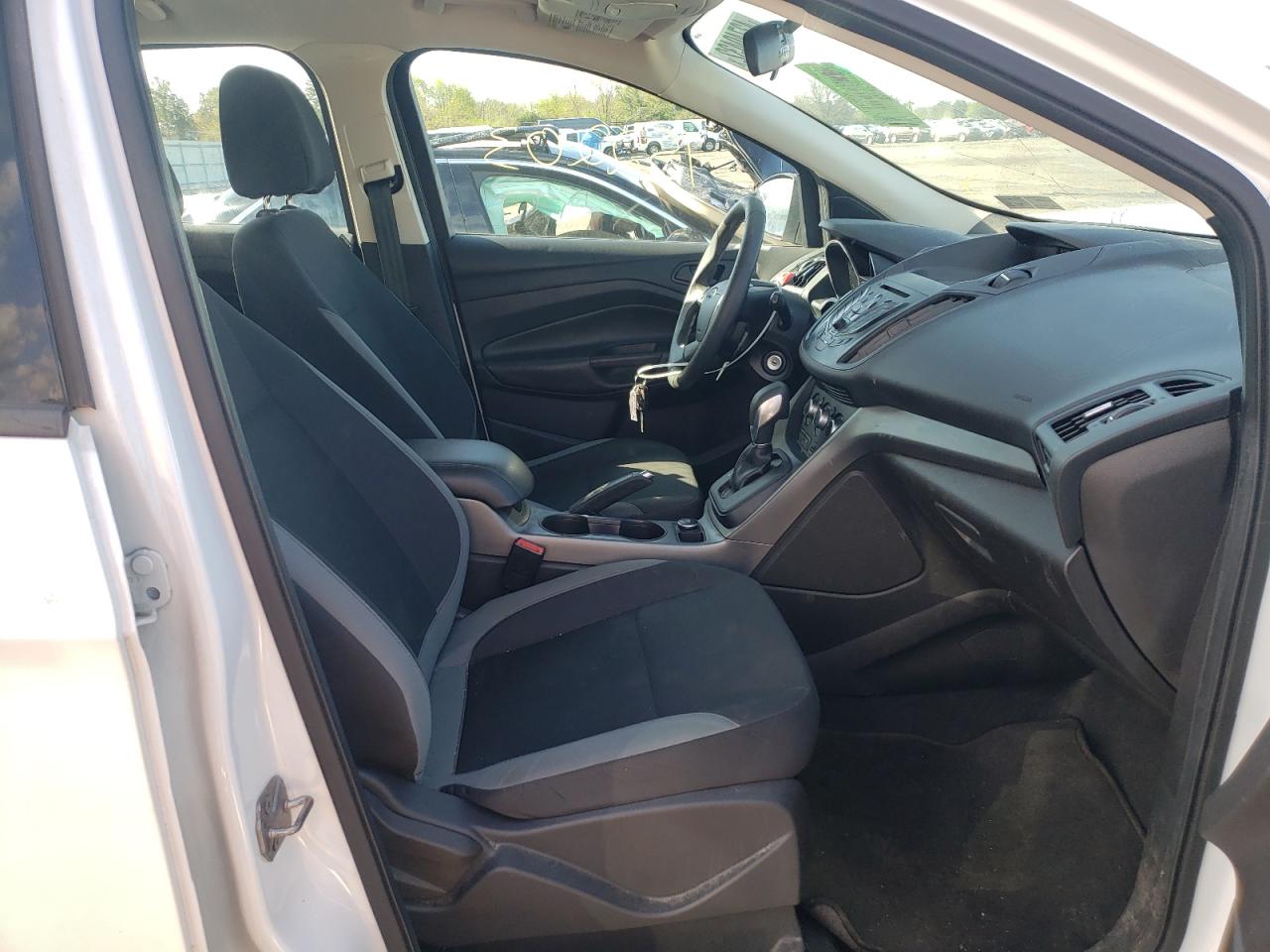 Photo 5 from auction – 2013 FORD ESCAPE S with VIN 1FMCU0F71DUD63472