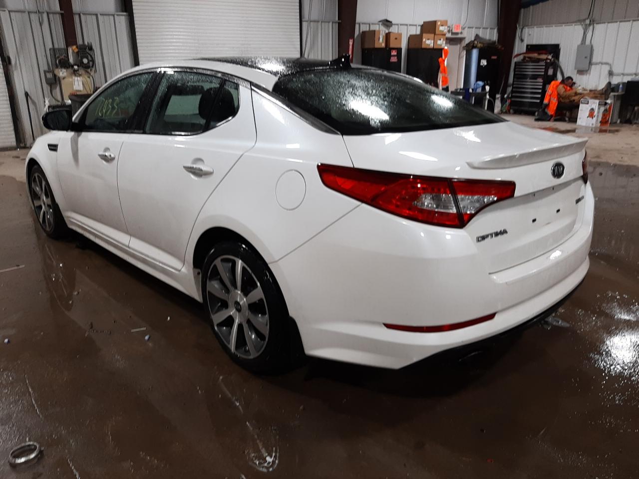 Photo 3 from auction – 2011 KIA OPTIMA SX with VIN KNAGR4A66B5133976
