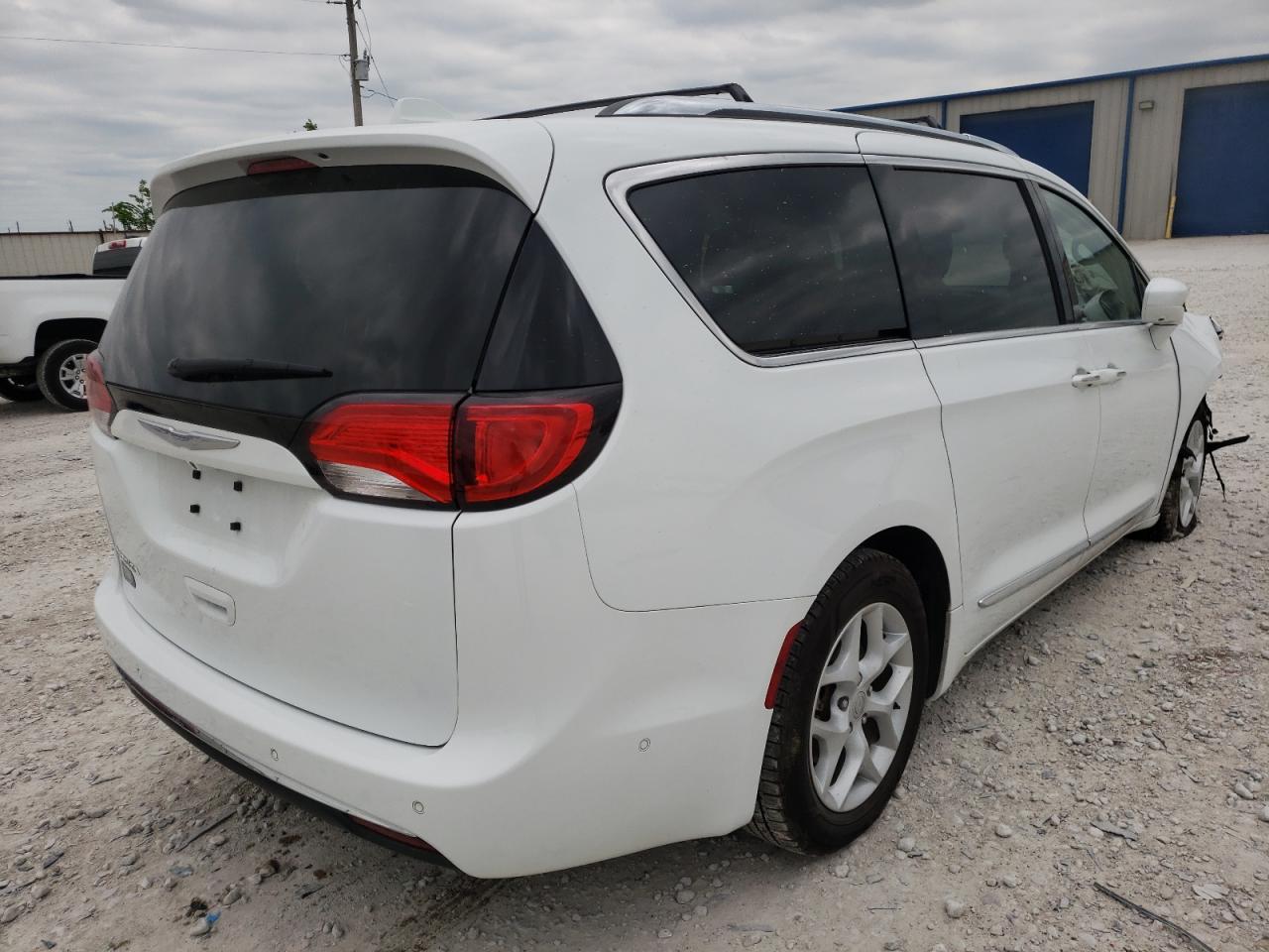 Photo 4 from auction – 2017 CHRYSLER PACIFICA T with VIN 2C4RC1EG5HR832414