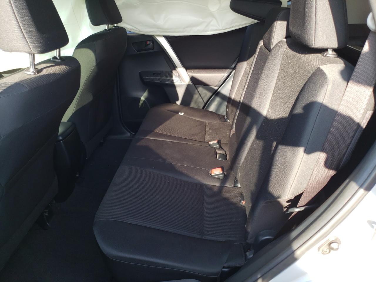 Photo 6 from auction – 2015 TOYOTA RAV4 LE with VIN JTMBFREV1FD099378