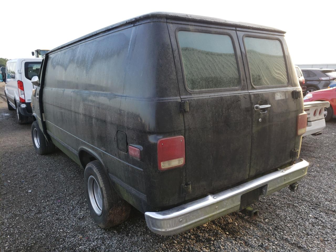 Photo 3 from auction – 1994 CHEVROLET G20 with VIN 1GCEG25K6RF139552