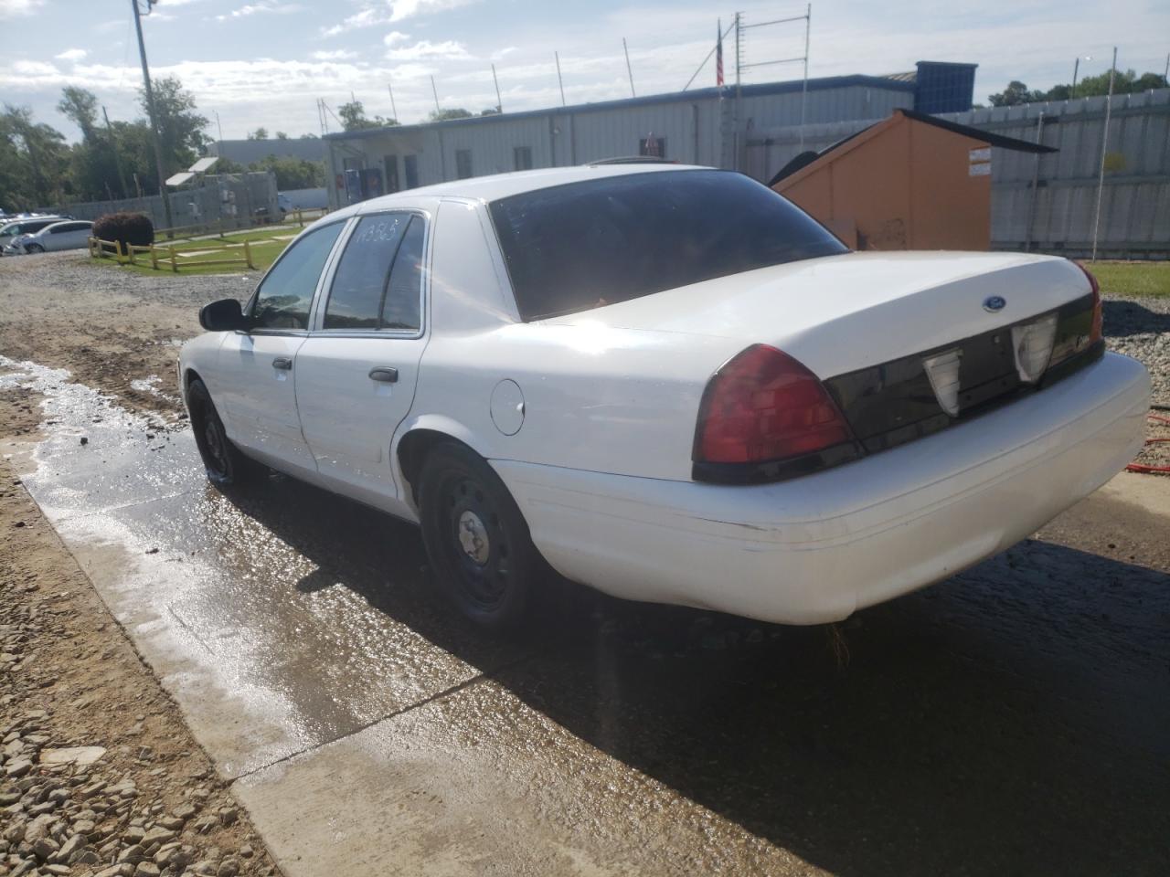 Photo 3 from auction – 2011 FORD CROWN VICT with VIN 2FABP7BV3BX118916