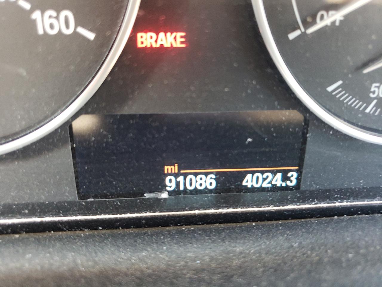 Photo 8 from auction – 2014 BMW 320 I with VIN WBA3B1G55ENS77314