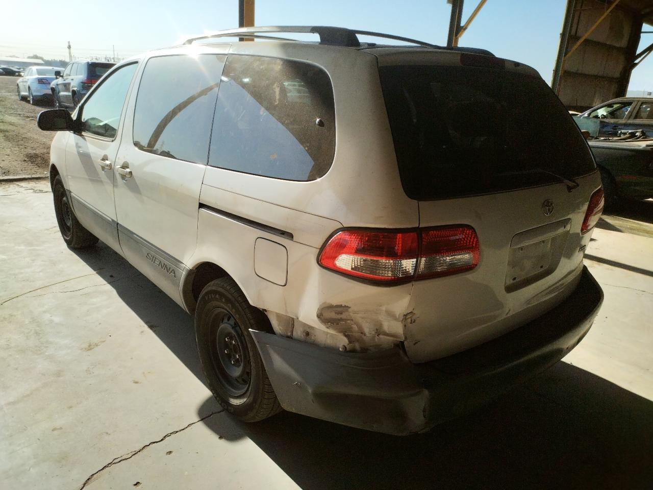 Photo 3 from auction – 2003 TOYOTA SIENNA CE with VIN 4T3ZF19C13U551837