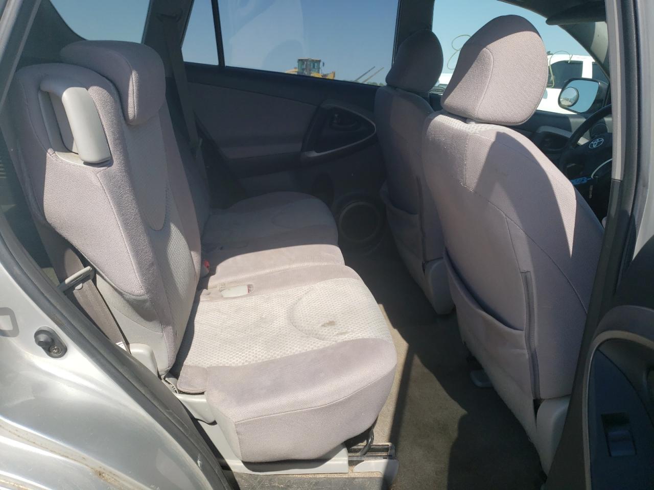 Photo 6 from auction – 2006 TOYOTA RAV4 with VIN JTMZD33V965006637