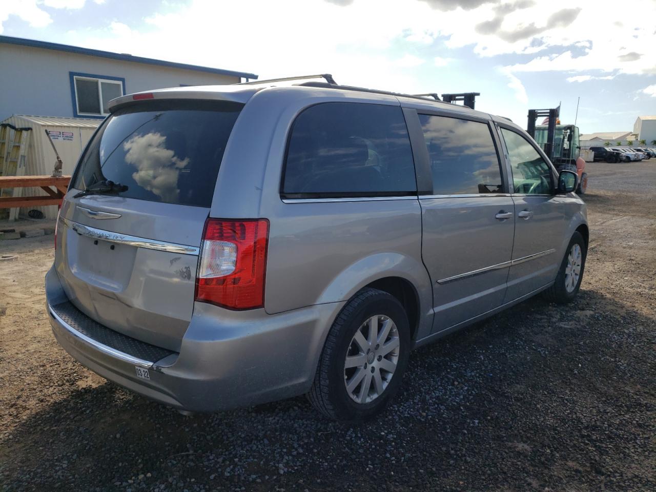 Photo 4 from auction – 2016 CHRYSLER TOWN & COU with VIN 2C4RC1BG9GR198222