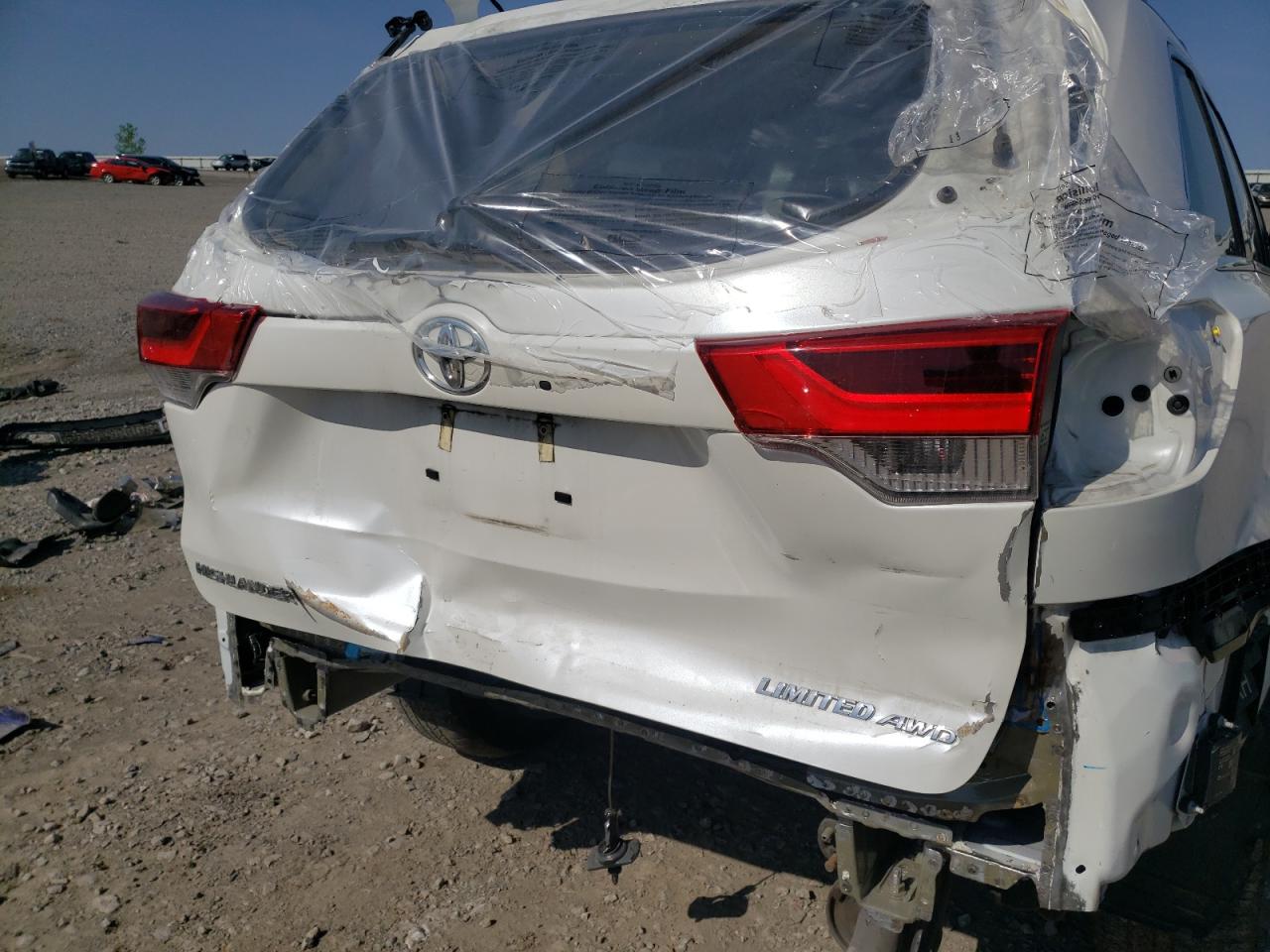 Photo 9 from auction – 2018 TOYOTA HIGHLANDER with VIN 5TDDZRFH3JS810424