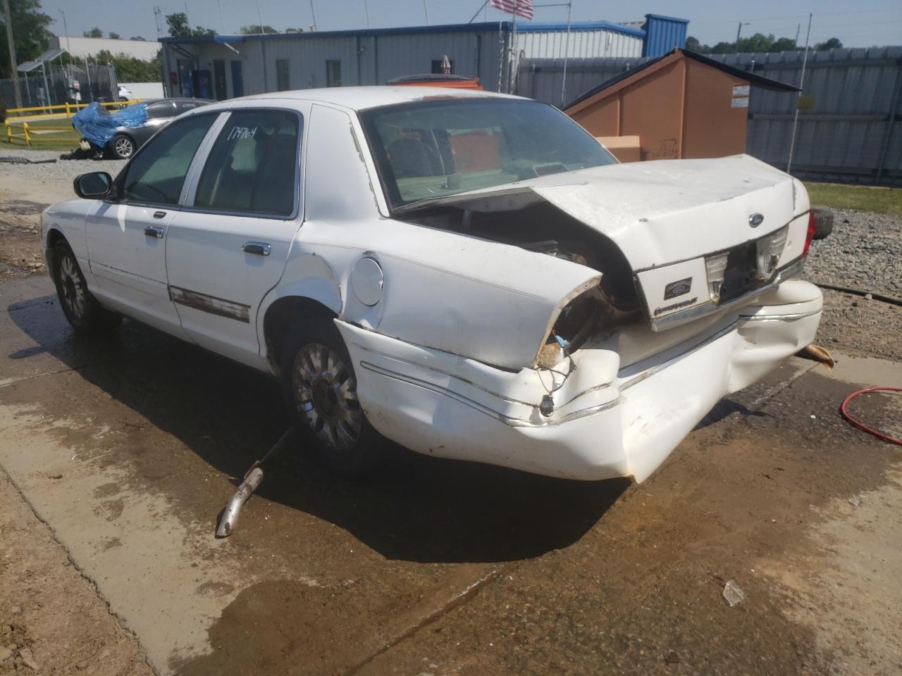 Photo 3 from auction – 2004 FORD CROWN VICT with VIN 2FAFP74W74X142694